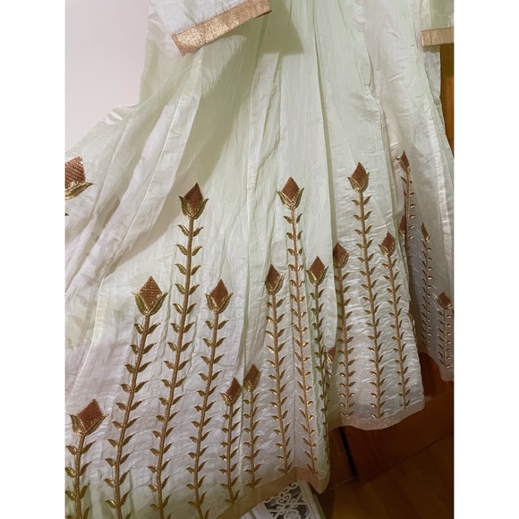 White and Gold Embroidered Gown - Picture 3 of 9